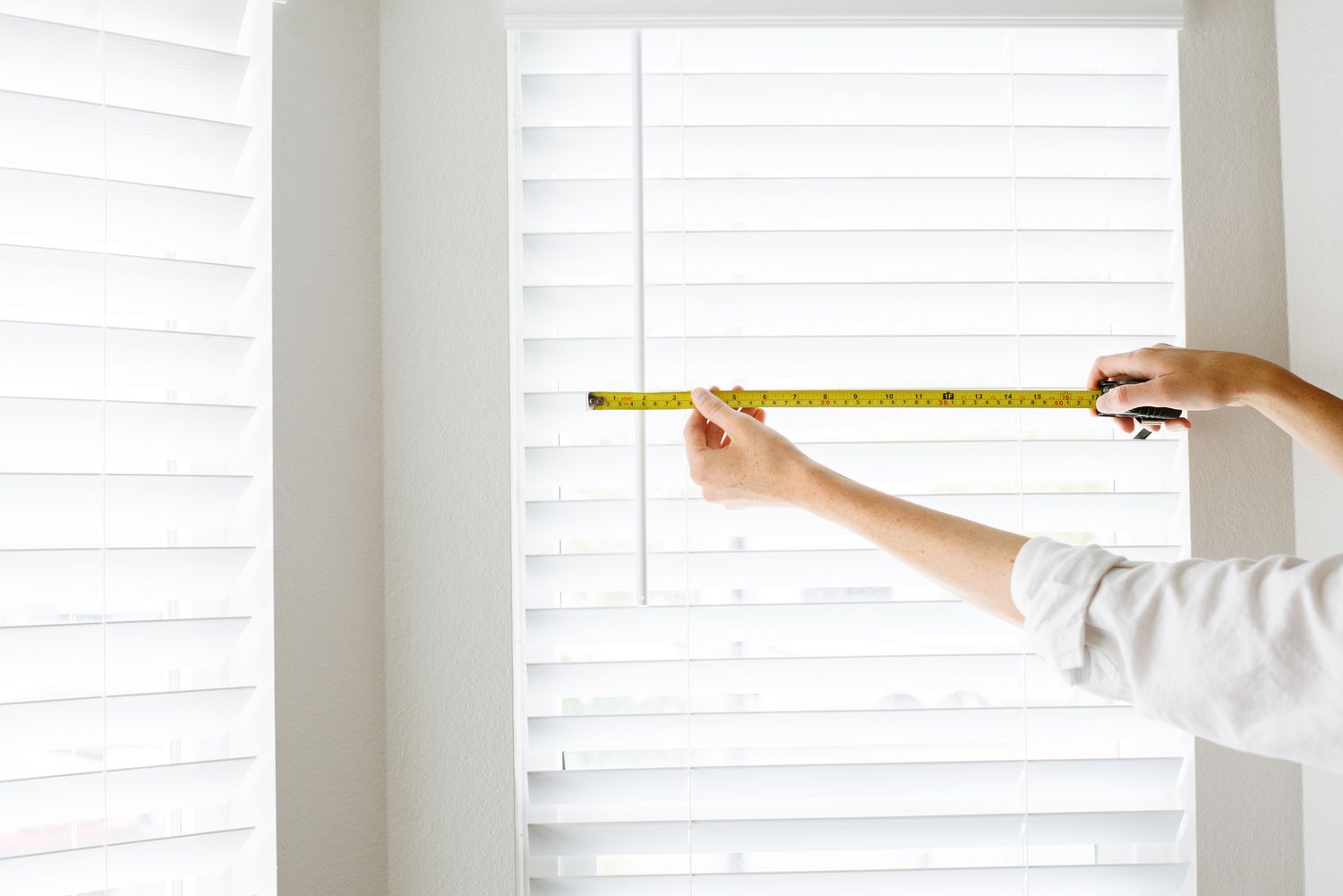 measuring-inside-mount-window-blinds-1977734-Hero-79a43b1107574449961dc850cf3fc711